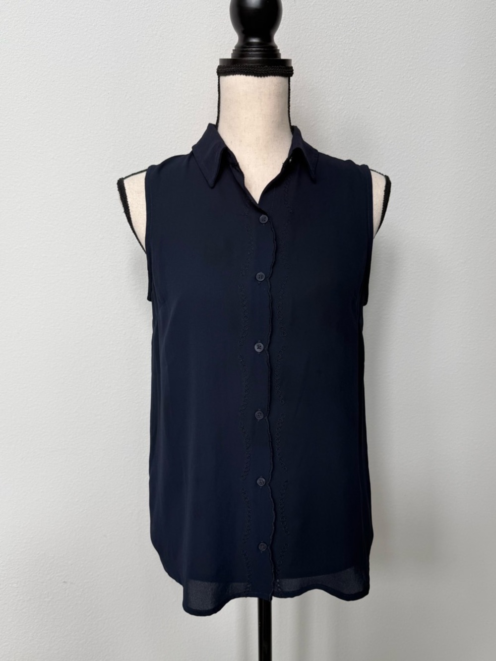 Banana Republic Navy Sleeveless Button-Down Blouse with Embroidery